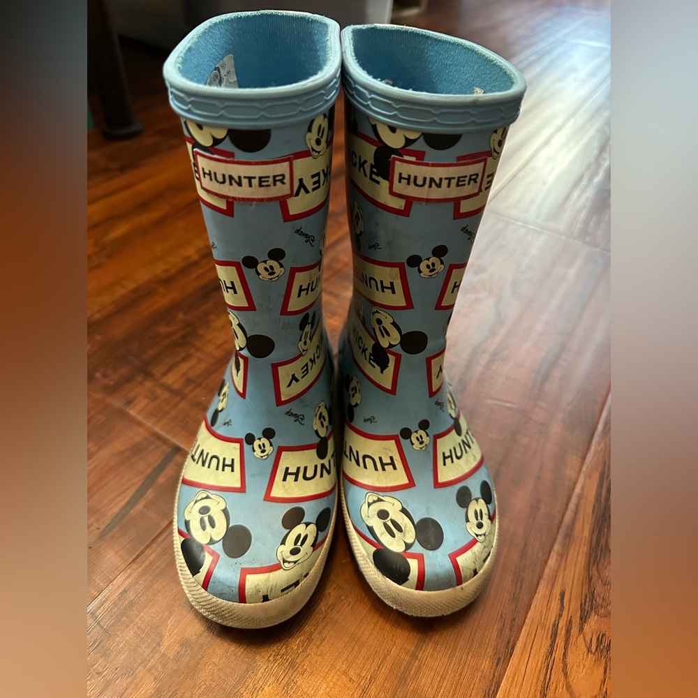 Size 10 blue Mickey Hunter rain boots